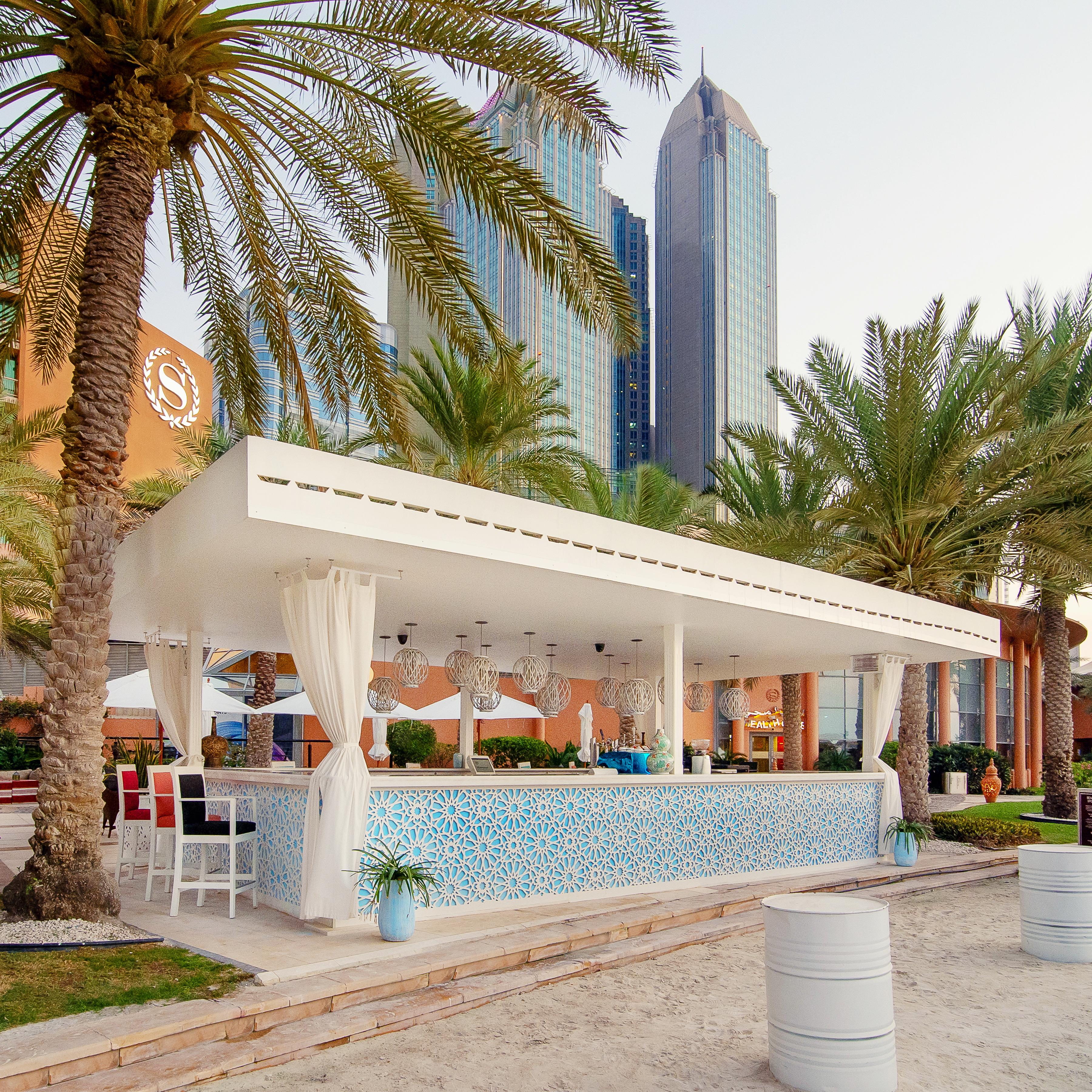 Sheraton abu dhabi hotel. Шератон Абу Даби. Шератон Абу Даби отель. Sheraton в ОАЭ. Sofitel Abu Dhabi Corniche 5*.